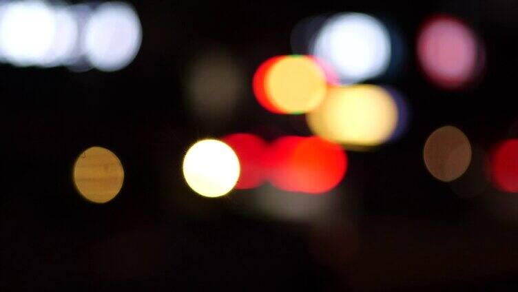 夜景街上人行人-过马路-横穿马路 红绿灯