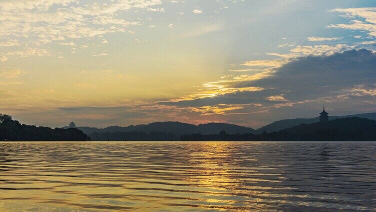 杭州西湖与雷峰塔湖面日出朝霞倒影延时