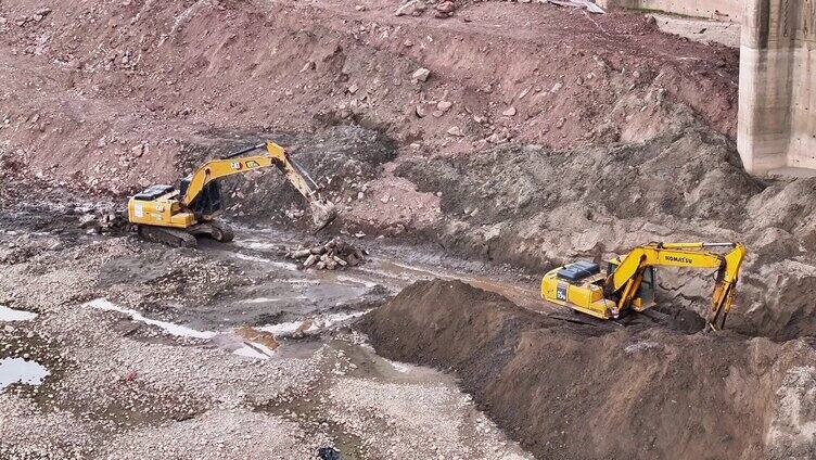 河道治理 挖掘机清理河道市政工程改造