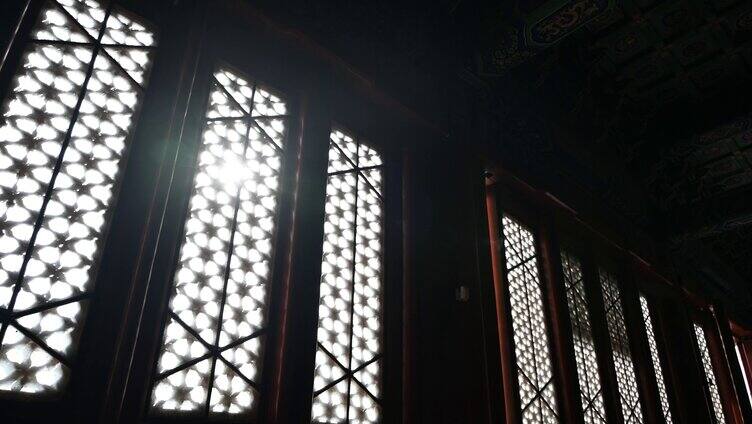 故宫博物院古建筑阳光穿过窗格光影