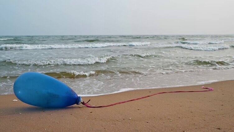 海边沙滩蓝色气球