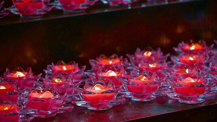 寺庙烧香许愿祈福蜡烛烛火