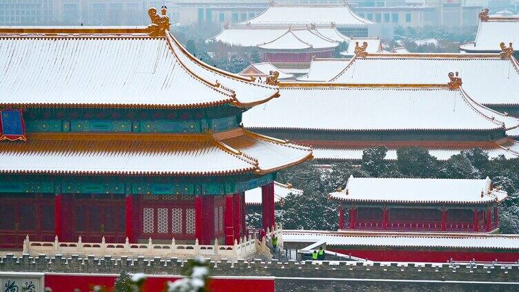 北京冬季下雪天故宫博物院古建筑群风光