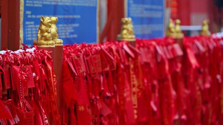 北京冬季下雪天寺庙烧香祈福庙宇风光