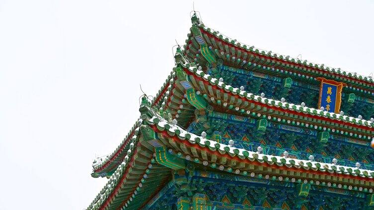 北京景山公园冬季下雪天古建筑风光