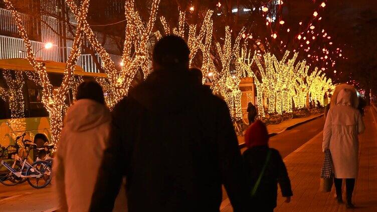 北京节日街边树上景观灯城市氛围灯暖光