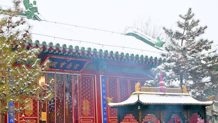 冬季下雪天寺庙烧香祈福庙宇风光