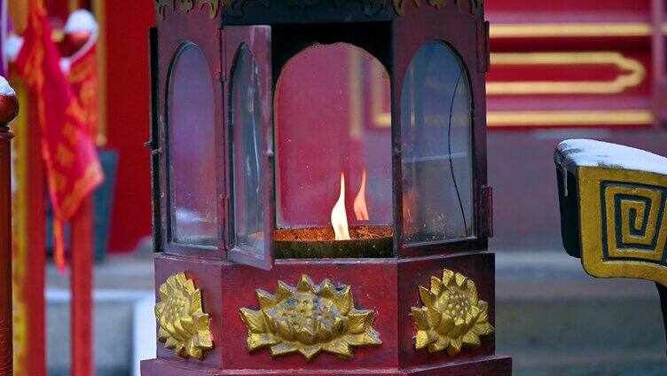 寺庙烧香许愿祈福蜡烛烛火