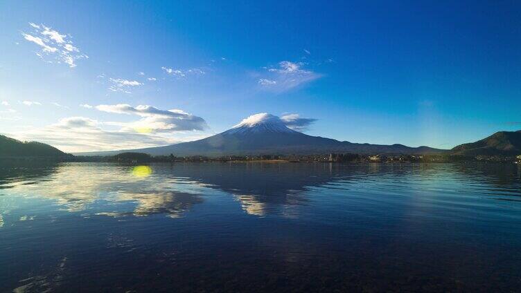 日本富士山阳光晴朗天气光线蓝天白云日出