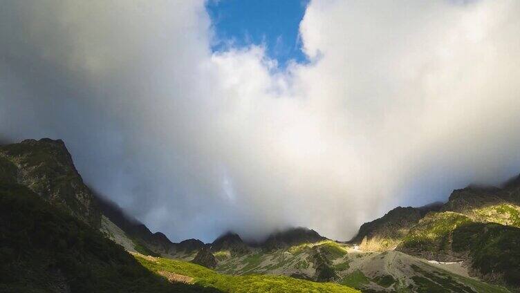 山峰云海大山天空延时摄影风起云涌