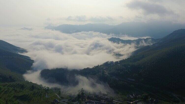 梅竹梯田云海壮观场景