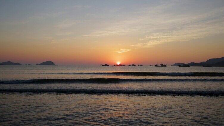 福建海边沙滩早晨潮起潮落