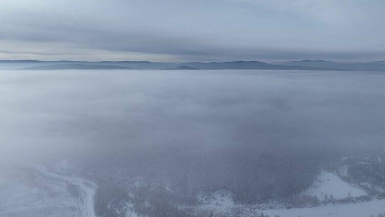 航拍银色山林雾凇风景