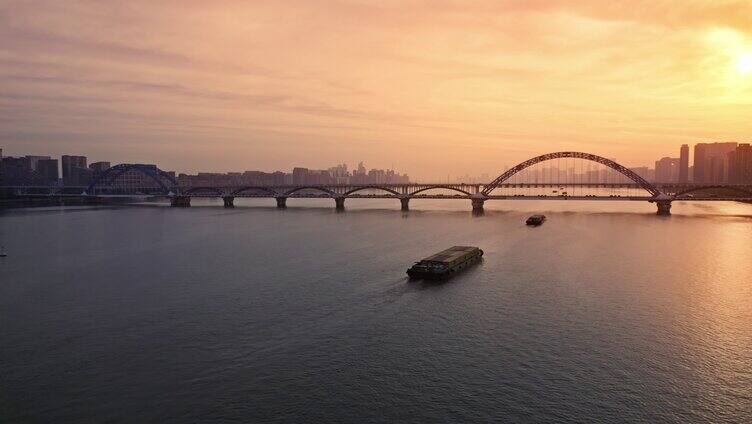 【合集】杭州钱塘江日出货船复兴大桥