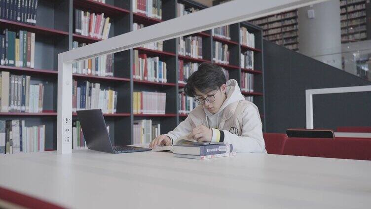 【合集】年轻人图书馆看书学习