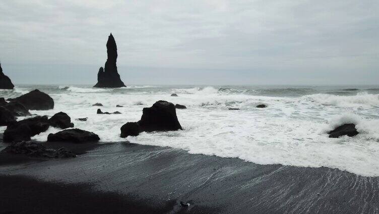 海浪滚滚袭卷海面