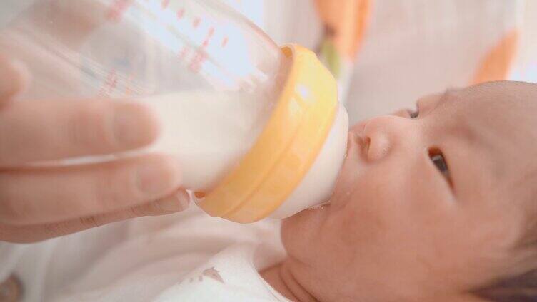 母婴亲子婴儿新生儿吃奶4K视频素材