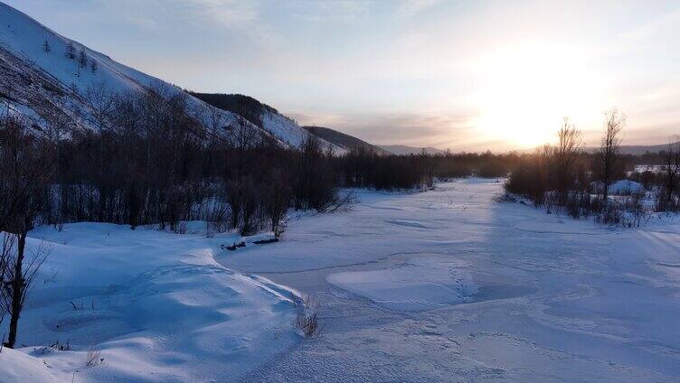 航拍雪原冰河朝阳