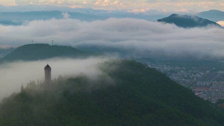 云雾下的城市