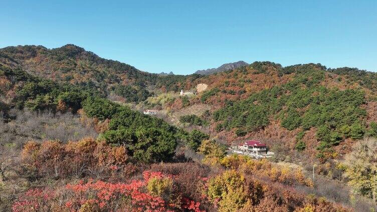 航拍辽宁千山色彩斑斓的秋景