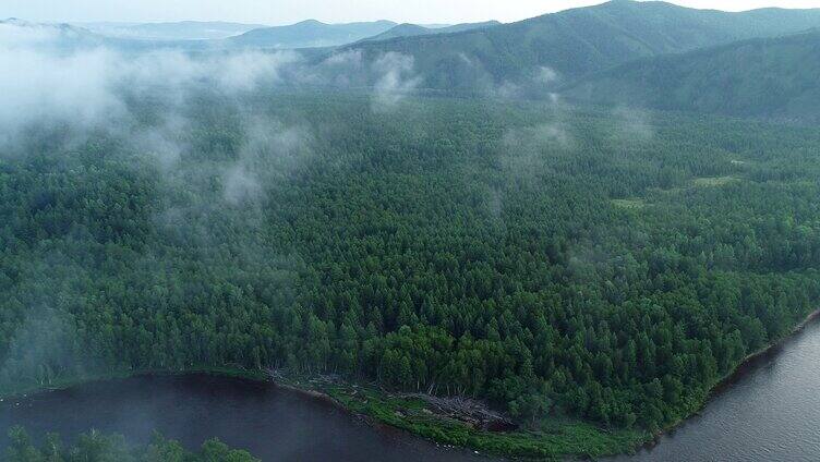 航拍大兴安岭山林河流晨雾