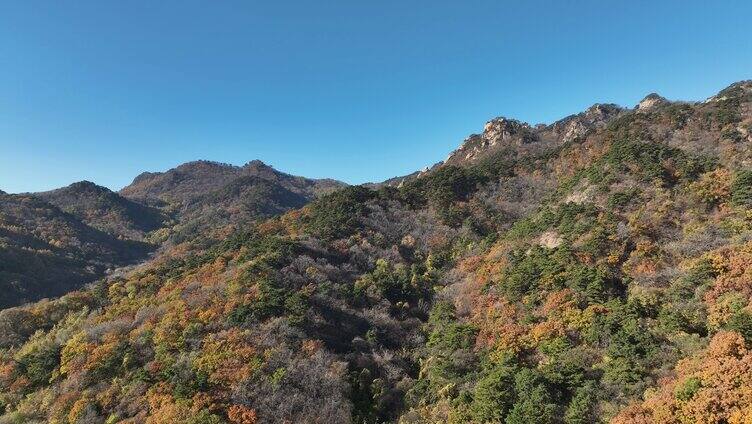 航拍辽宁千山色彩斑斓的秋景