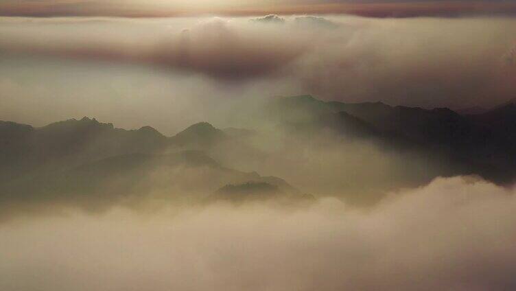 航拍山顶云雾迷雾云海层峦叠嶂山峰清晨美景