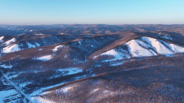 航拍大兴安岭冰雪山峦山林