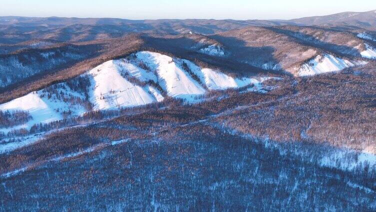 航拍大兴安岭冰雪山峦山林