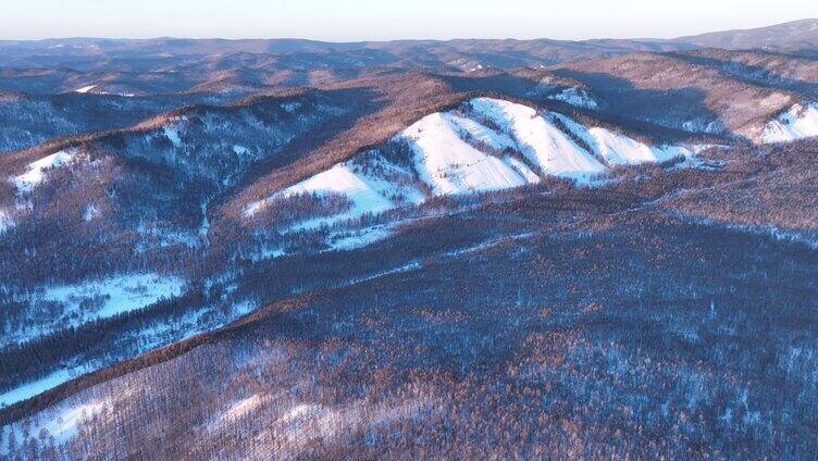 航拍大兴安岭冰雪山峦山林