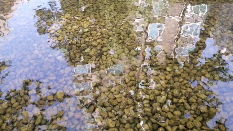 流动的溪水 鹅卵石 小石子