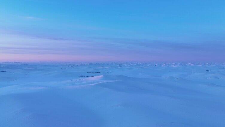 寒冬银色的呼伦贝尔草原暮雪