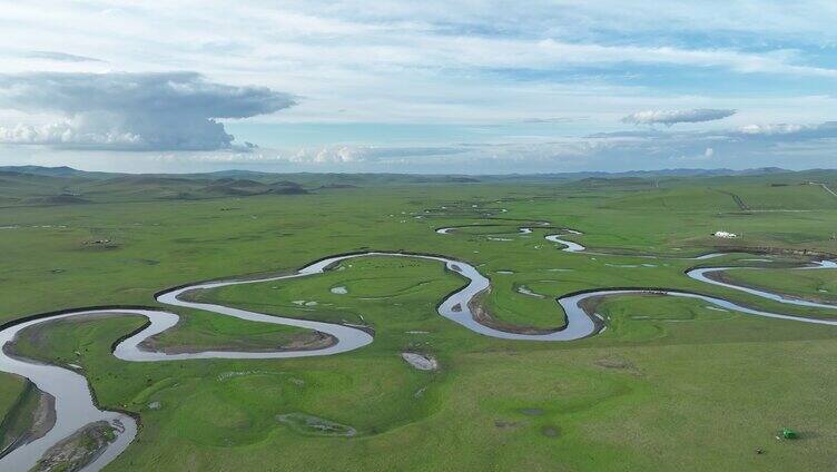 内蒙古无垠草原蜿蜒河流