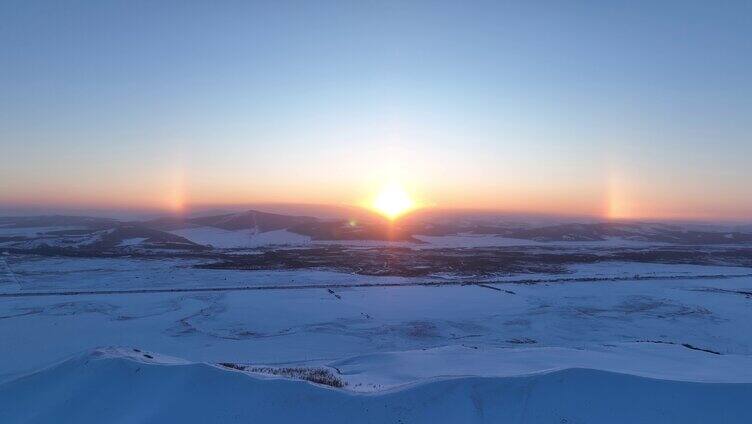 航拍呼伦贝尔雪域雪原灿烂夕阳