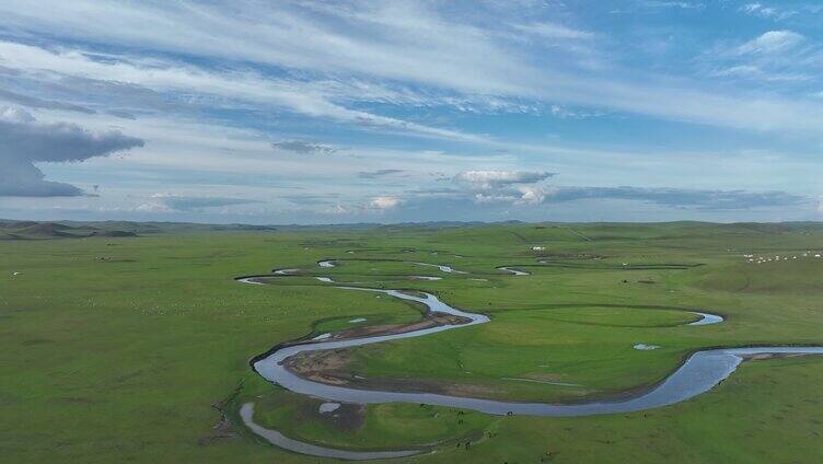 内蒙古无垠草原蜿蜒河流