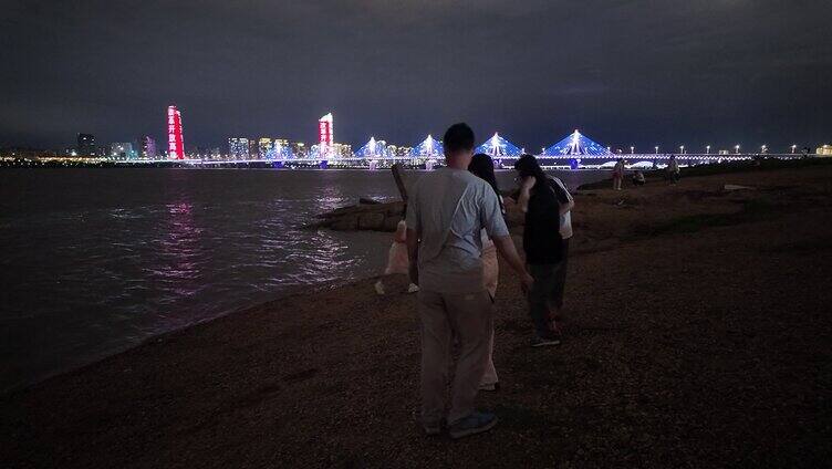 城市户外夏日夜景