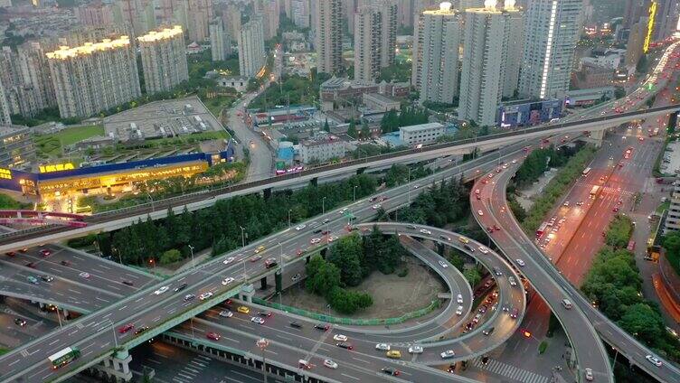 上海徐家汇体育馆高架桥车流修改
