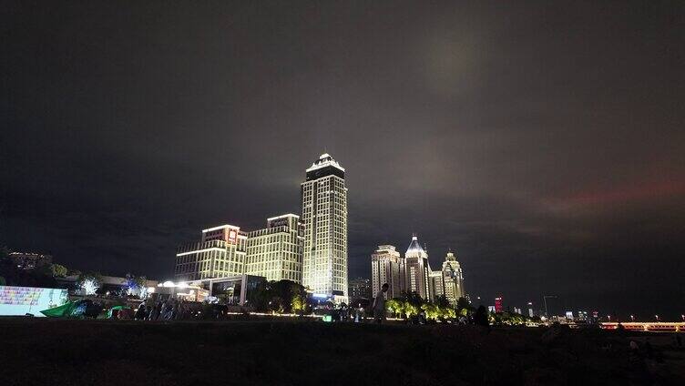 城市户外夏日夜景