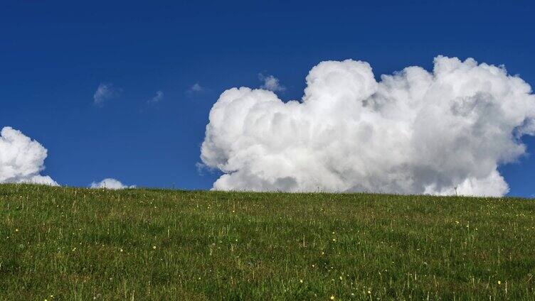 草原上的蓝天白云延时