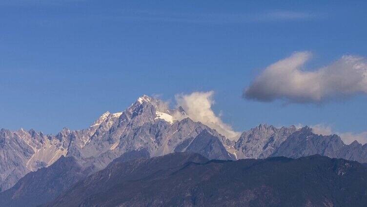 云南哈巴雪山蓝天白云延时