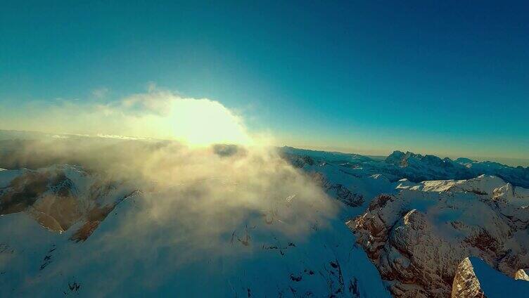 FPV航拍巍峨的雪山日出高峰雪景雪山顶高