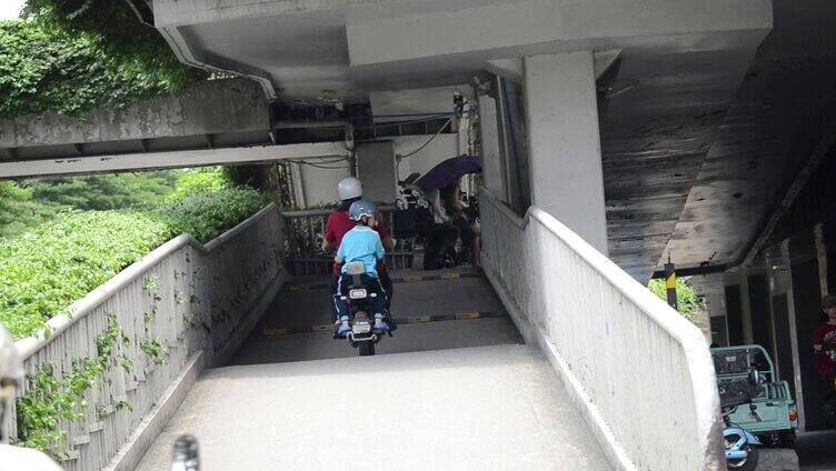 天桥下的楼梯1江夏广州塑素材自媒体人流外
