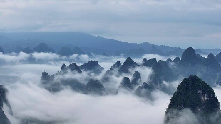 桂林阳朔日出云海