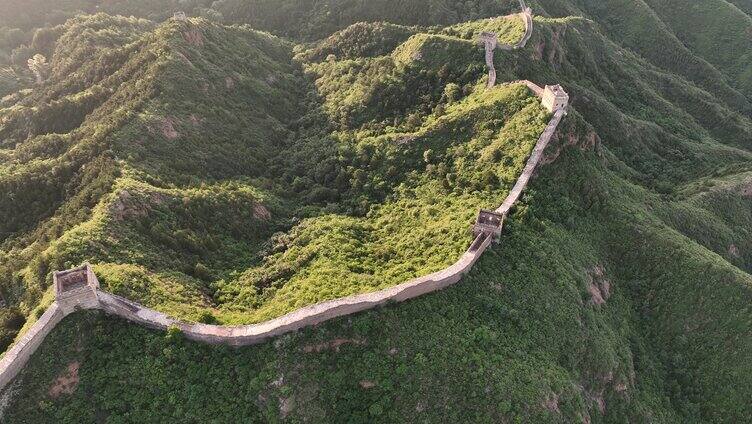 航拍金山岭长城日出风光