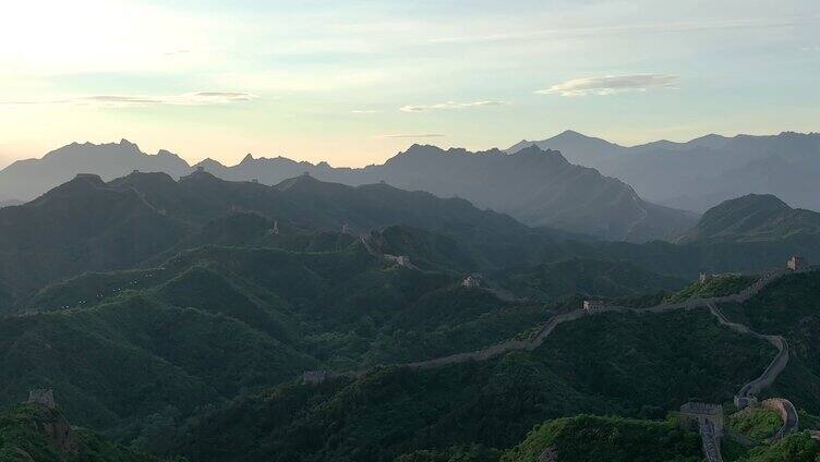 航拍金山岭长城日出风光