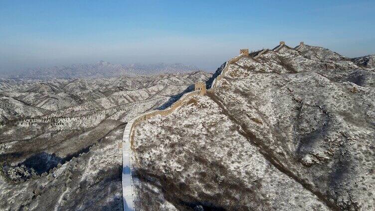 航拍河北金山岭长城日出雪景