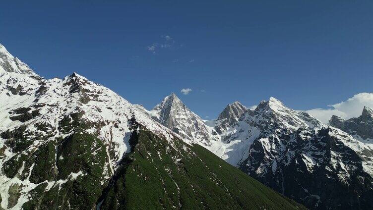 航拍毕棚沟森林雪山