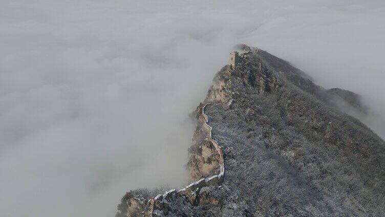 航拍北京司马台长城雪景云海