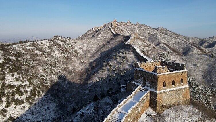 航拍河北金山岭长城日出雪景