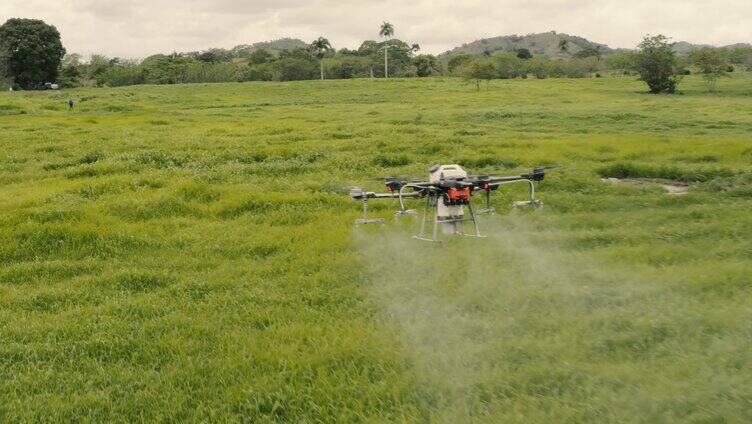 无人机喷洒农药